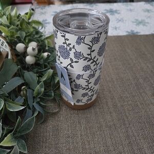Elegant Blue Floral Tumbler with Lid
